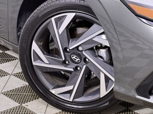 Used 2025 Hyundai Elantra SEL w/ Cargo Package image 12