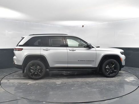 New 2025 Jeep Grand Cherokee Altitude w/ MOPAR Finishing Package AWD/4WD image 11