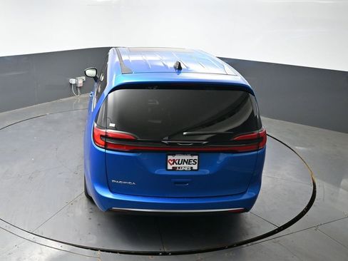 New 2027 Chrysler Pacifica Select FWD image 38