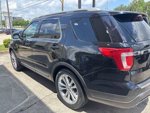 Used 2018 Ford Explorer XLT w/ Equipment Group 202A FWD image 7
