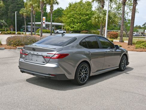Certified 2025 Toyota Camry SE image 3