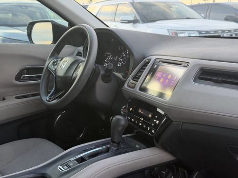 Used 2018 Honda HR-V EX image 35