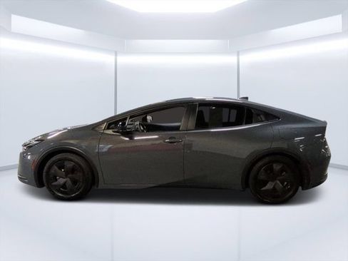 Used 2023 Toyota Prius LE FWD image 6