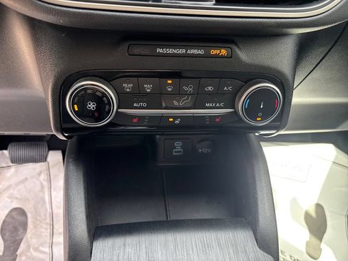 Used 2022 Ford Escape SE w/ Cold Weather Package AWD/4WD image 19