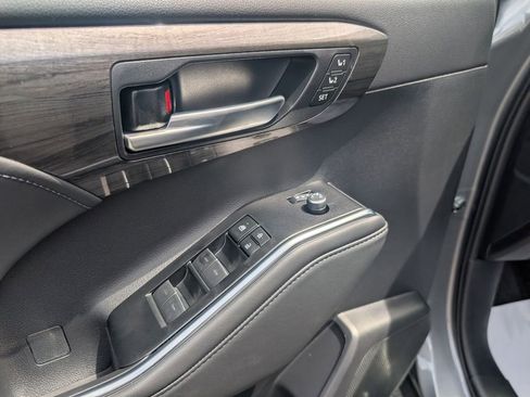 New 2026 Toyota Highlander Limited AWD/4WD image 9