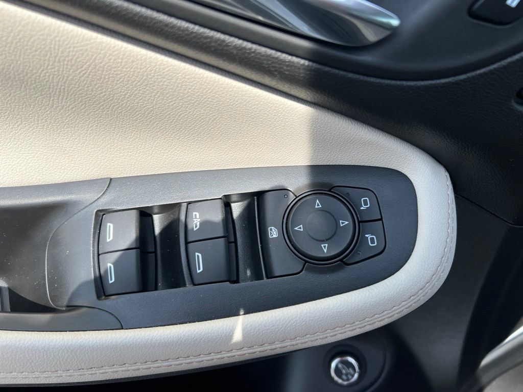 Used 2025 Buick Encore GX Avenir w/ Avenir Technology Package AWD/4WD image 8