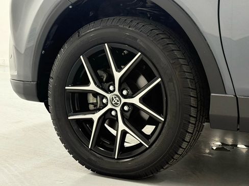 Used 2017 Toyota RAV4 SE image 45