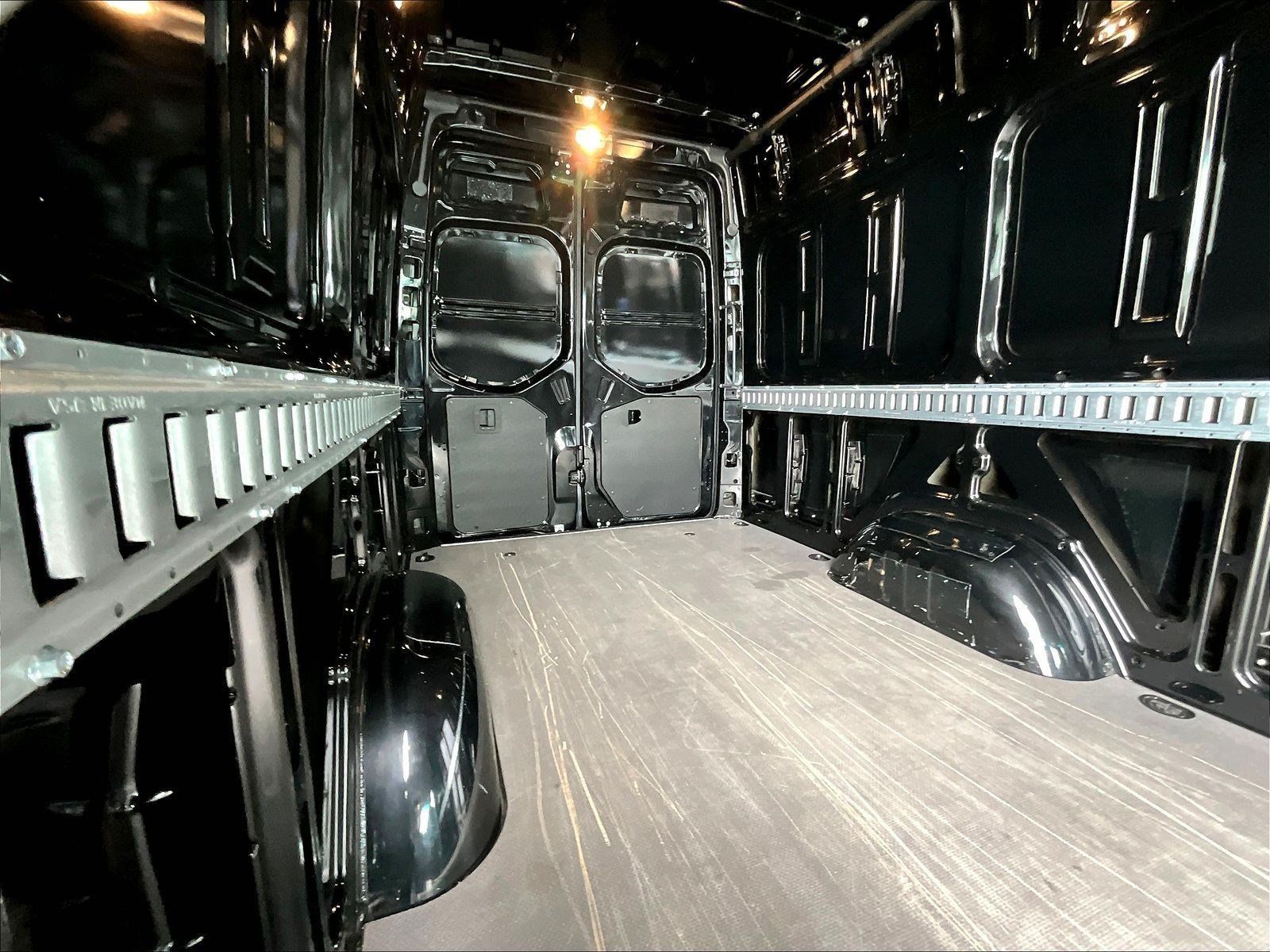 Used 2025 Mercedes-Benz Sprinter 2500 image 25