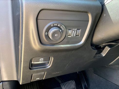 Used 2021 Jeep Grand Cherokee L Limited RWD image 36