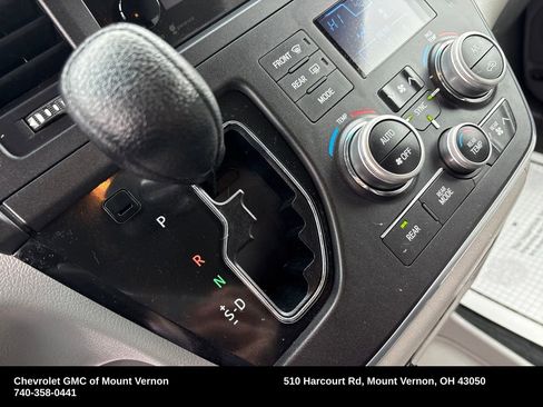 Used 2015 Toyota Sienna LE image 26