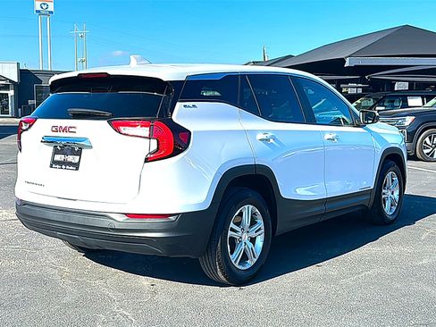 Used 2024 GMC Terrain SLE FWD image 8