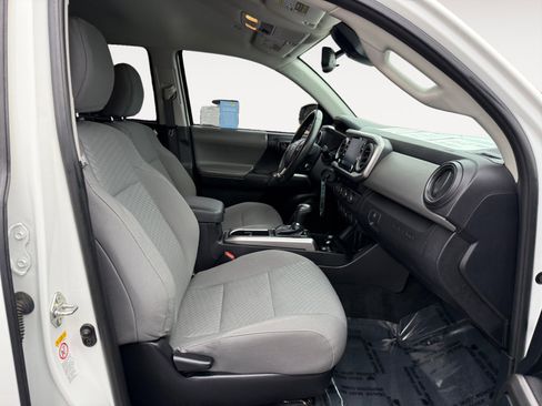 Used 2020 Toyota Tacoma SR5 image 19
