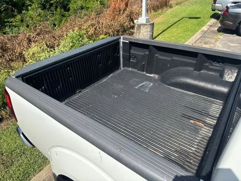 Used 2018 Nissan Frontier SV RWD image 6