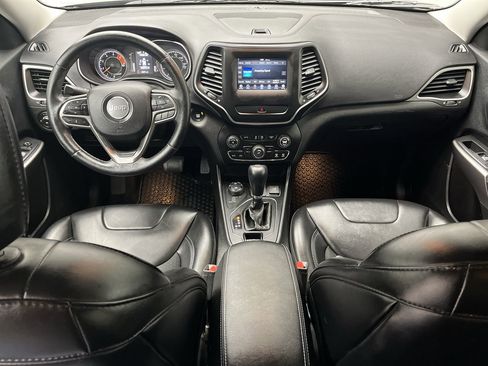 Used 2019 Jeep Cherokee Latitude Plus w/ Cold Weather Group image 4