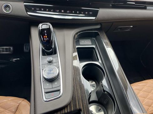 Certified 2022 Cadillac Escalade ESV Sport w/ Touring Package image 36