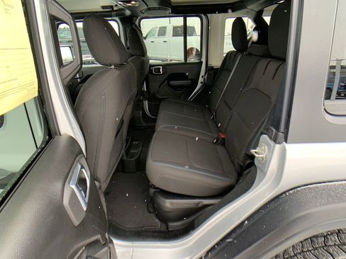 Used 2023 Jeep Wrangler Unlimited Rubicon 4xe w/ Cold Weather Group AWD/4WD image 27