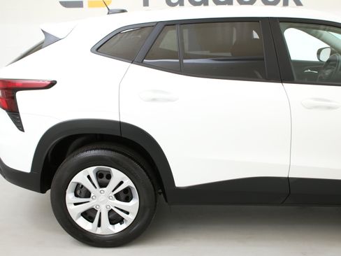 Used 2024 Chevrolet Trax LS w/ Driver Confidence Package FWD image 11