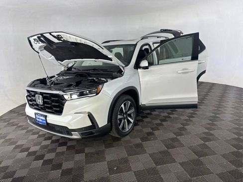 Used 2025 Honda Pilot Elite image 13