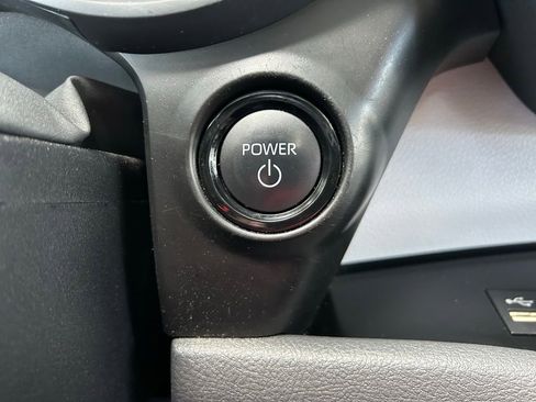 Used 2025 Toyota Sienna XLE FWD image 29