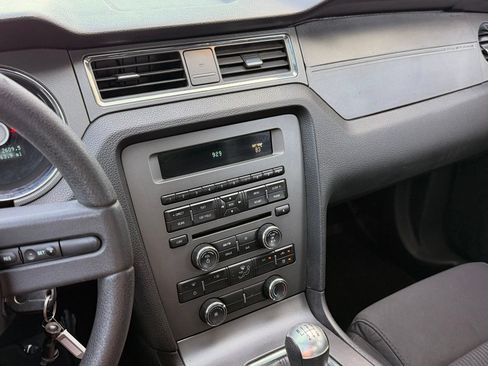 Used 2012 Ford Mustang Coupe RWD image 28