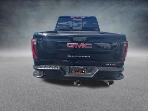 Used 2024 GMC Sierra 2500 AT4 w/ AT4 Preferred Package AWD/4WD image 4