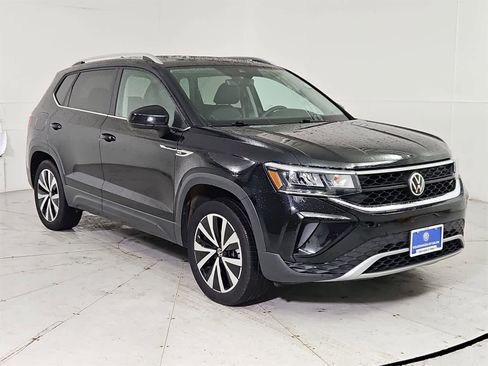 Certified 2023 Volkswagen Taos SE image 8