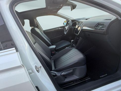 Certified 2023 Volkswagen Tiguan SE w/ Panoramic Sunroof Package AWD/4WD image 23