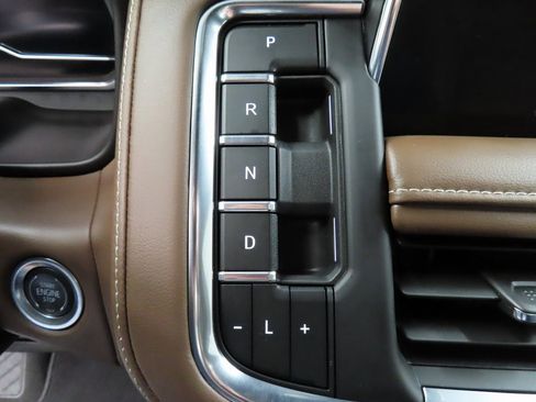 Used 2024 Chevrolet Suburban High Country image 64