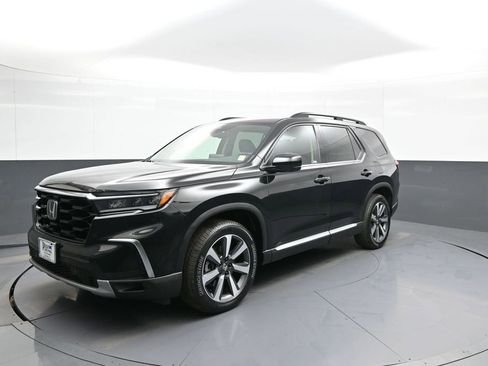 Certified 2024 Honda Pilot Touring image 1