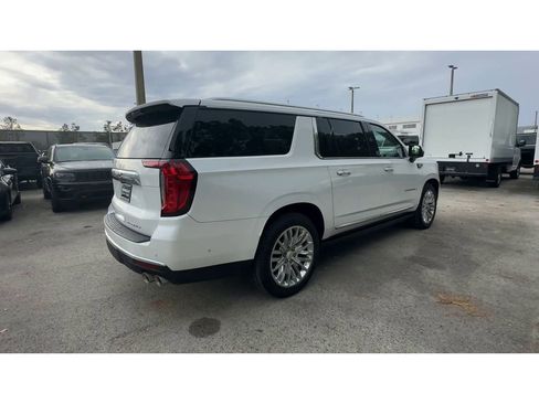Used 2023 GMC Yukon XL Denali w/ Denali Reserve Package image 8