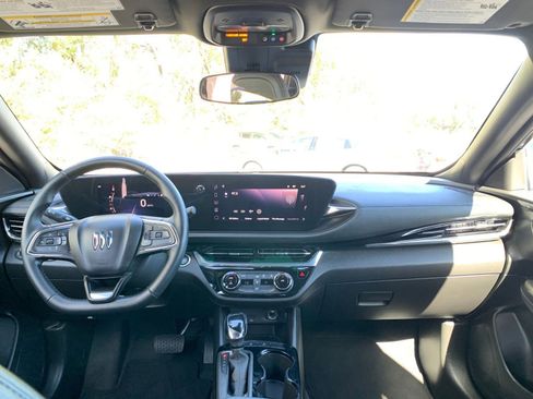 Used 2025 Buick Envista Sport Touring image 31
