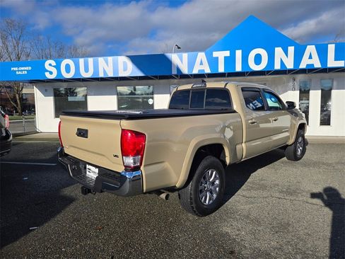 Used 2017 Toyota Tacoma 2WD Double Cab image 5