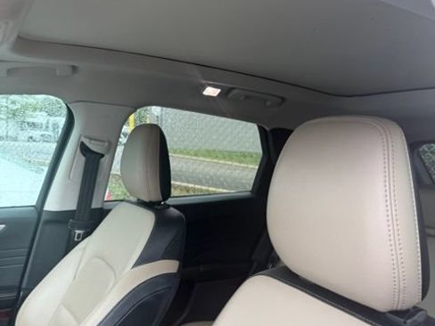 Used 2021 Ford Escape SEL w/ Technology Package AWD/4WD image 16