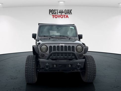 Used 2018 Jeep Wrangler Unlimited Sport S image 2