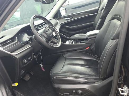 Used 2023 Jeep Grand Cherokee L Limited w/ Black Appearance Package AWD/4WD image 5