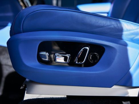 Used 2021 Rolls-Royce Cullinan Black Badge image 42