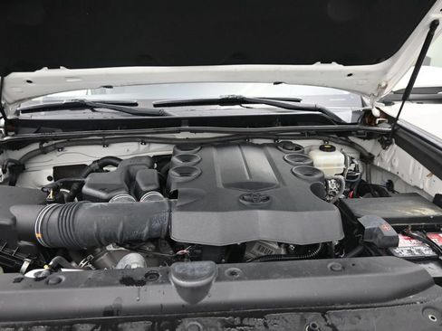 Used 2017 Toyota 4Runner Limited AWD/4WD image 23