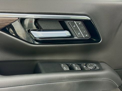 Used 2025 Chevrolet Tahoe LT AWD/4WD image 18