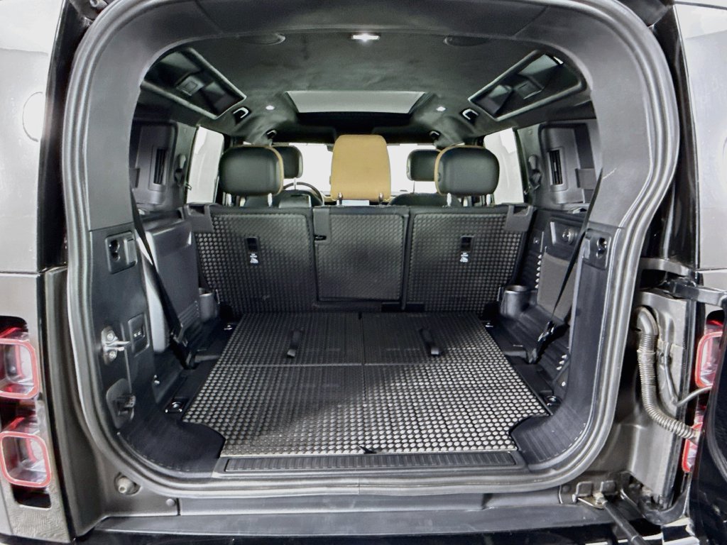 Certified 2025 Land Rover Defender 110 X AWD/4WD image 21
