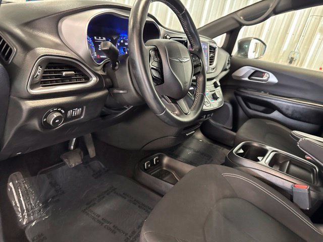 Used 2018 Chrysler Pacifica Touring Plus w/ S Appearance Package FWD image 40