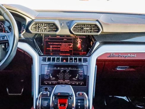 Used 2022 Lamborghini Urus image 15