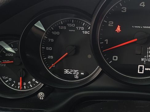 Used 2016 Porsche Panamera 4 image 11