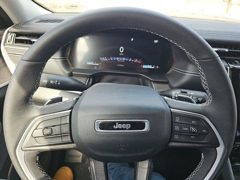 Used 2023 Jeep Grand Cherokee Limited w/ Luxury Tech Group II image 21