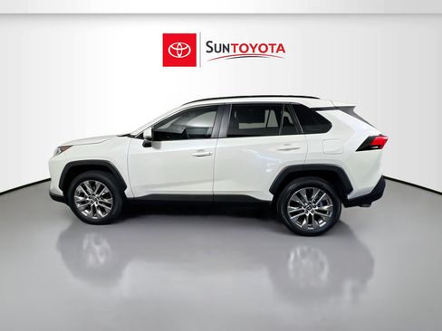 Used 2021 Toyota RAV4 XLE Premium image 7