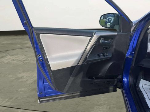 Used 2015 Toyota RAV4 Limited image 9