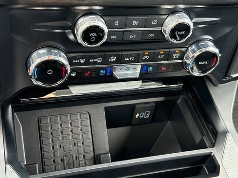 Used 2023 Ford F350 Lariat w/ Chrome Package image 24