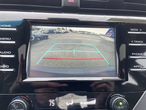 Used 2018 Toyota Camry SE w/ Moonroof Package image 19