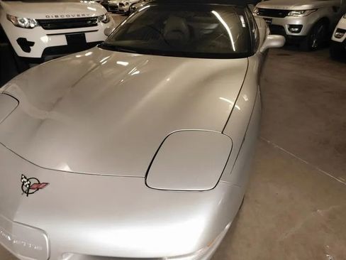 Used 2001 Chevrolet Corvette w/ Preferred Equipment Group2 image 12