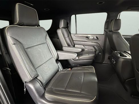 Certified 2025 Chevrolet Suburban Premier image 32