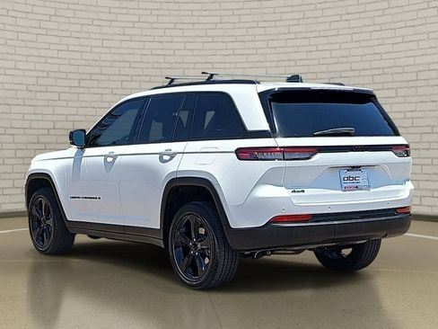 Used 2023 Jeep Grand Cherokee Altitude AWD/4WD image 7